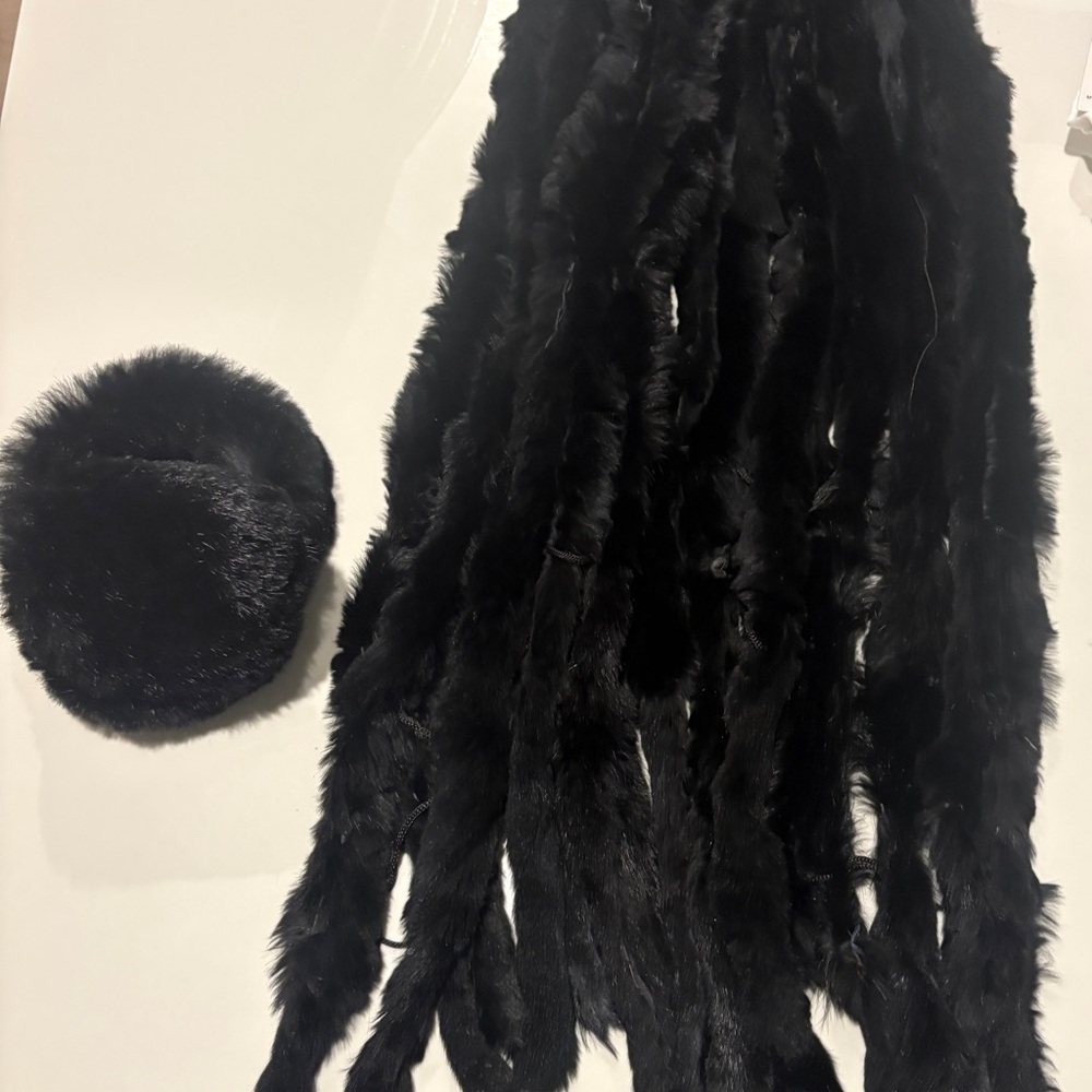 Black fur scarf & earmuff set - Picture 4 of 5